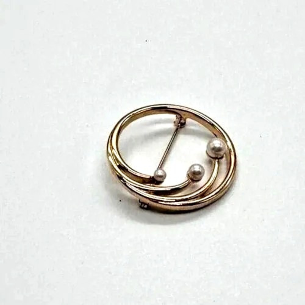 Vintage‎ Monet Gold Tone Circle Brooch Pin Faux Pearl Modernist Design Jewelry